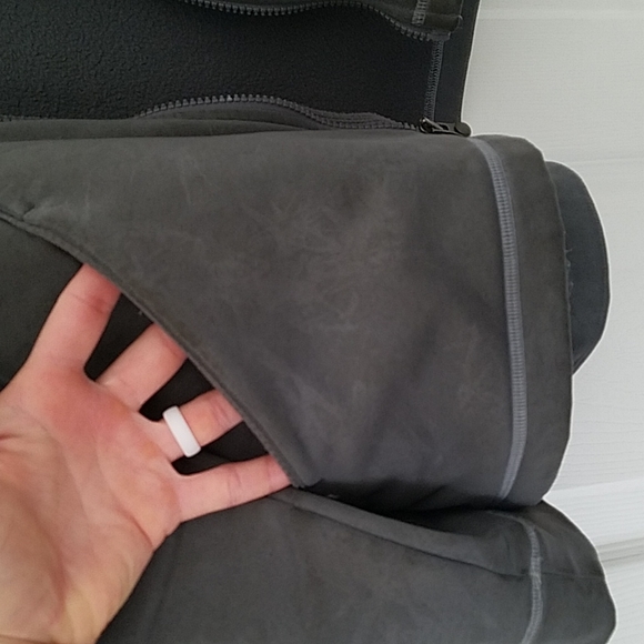 Under Armour Jacket - Picture 6 of 9